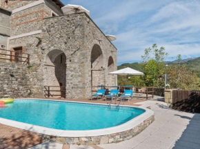 Ancient Farmhouse with private heated hot tub and pool